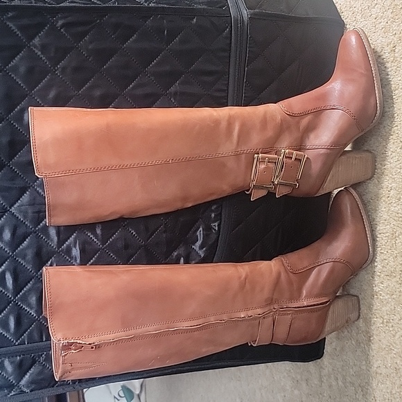 Boot - Picture 2 of 10